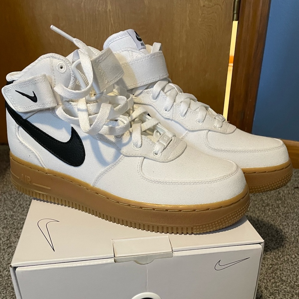 Nike Air Force 1 - canvas white and black with gum bottoms